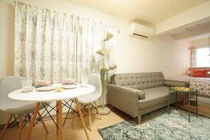 Apartment | Living area | Flat-screen TV