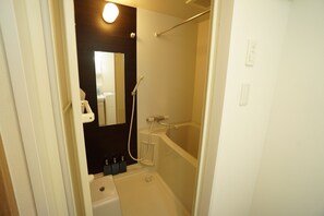 Apartment | Bathroom | Combined shower/tub, free toiletries, hair dryer, slippers - Kikusui Mark's apartment (Sapporo)