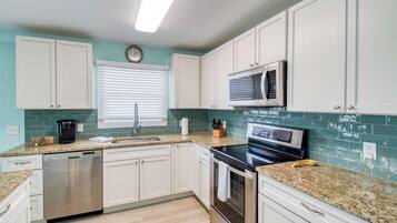 Apartment, Multiple Beds (Seascape 2) | Private kitchen