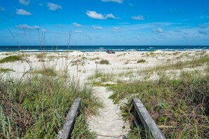 Appartement, Plusieurs lits (Seascape 1) | Plage | Serviettes de plage