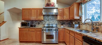 Larkspur Trail - Pool Table, Gourmet Kitchen, Outdoor Living