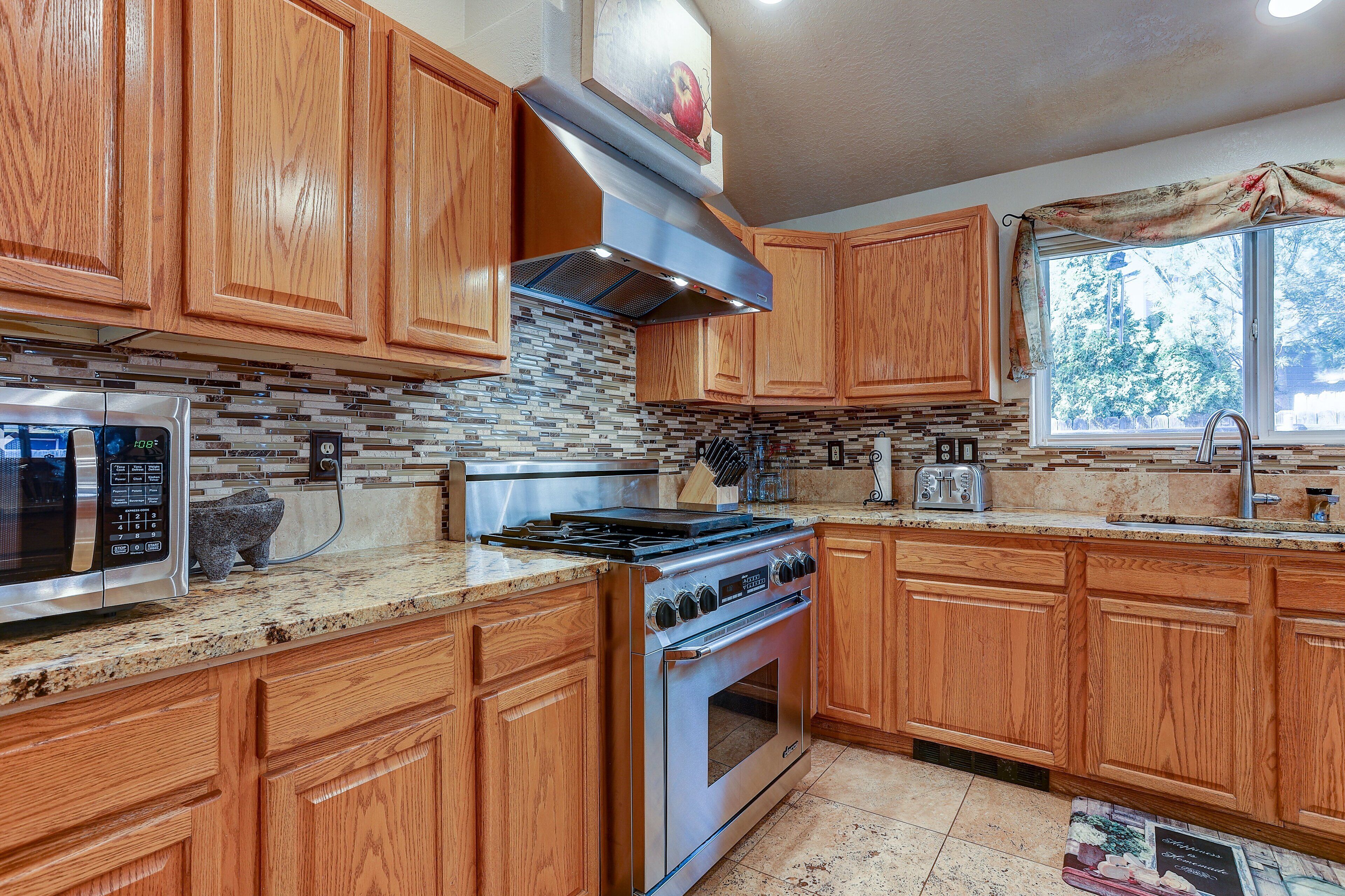 冰箱、微波炉、烤箱、炉灶