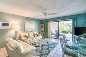 Condo, Multiple Beds (Ocean Villa's #76) | Living room