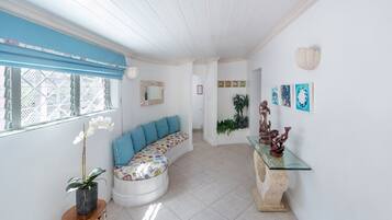 Villa, 4 Bedrooms | Interior
