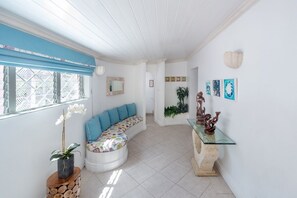 Villa, 4 chambres | Intérieur