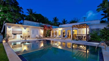 วิลล่า, 3 ห้องนอน | สระว่ายน้ำ | สระว่ายน้ำกลางแจ้ง