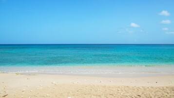 Villa, 5 Bedrooms | Beach