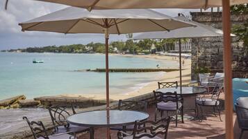 Villa, 5 Bedrooms | Outdoor dining