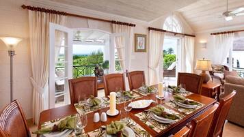 Villa, 2 Bedrooms | Dining