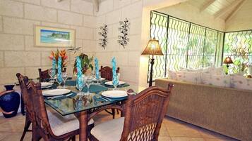 Villa, 3 Bedrooms | Dining
