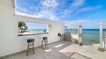 Villa, 4 Bedrooms | Terrace/patio