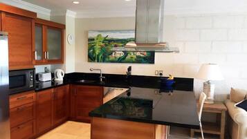 Apartemen, 1 kamar tidur | Dapur pribadi | Lemari es, oven, mesin pembuat kopi/teh, dan pemanggang roti