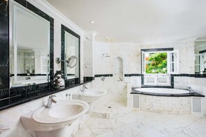 Căn hộ, 2 phòng ngủ | Phòng tắm | Máy sấy tóc, khăn tắm 