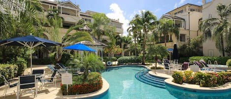 Apartemen, 3 kamar tidur | Kolam renang | Kolam renang outdoor