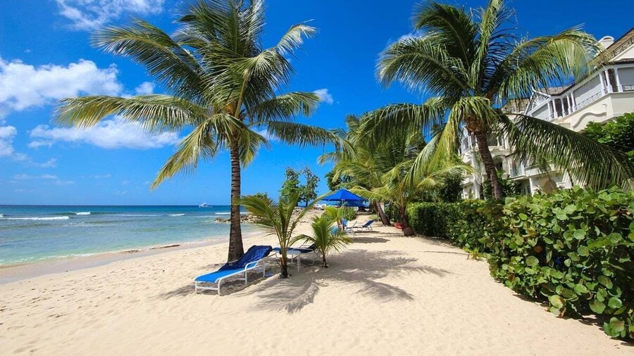 Schooner Bay 205 by Blue Sky Luxury