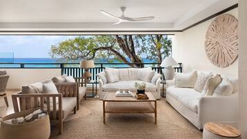 Condo, 3 quartos | Área de estar | TV 36 polegadas com canais a cabo, DVD player