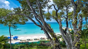 Condo, 3 quartos | Praia | Na praia