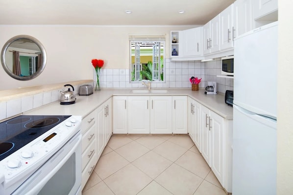 Lägenhet - 3 sovrum | Eget kök | Kylskåp, mikrovågsugn, ugn och kaffe- och tebryggare