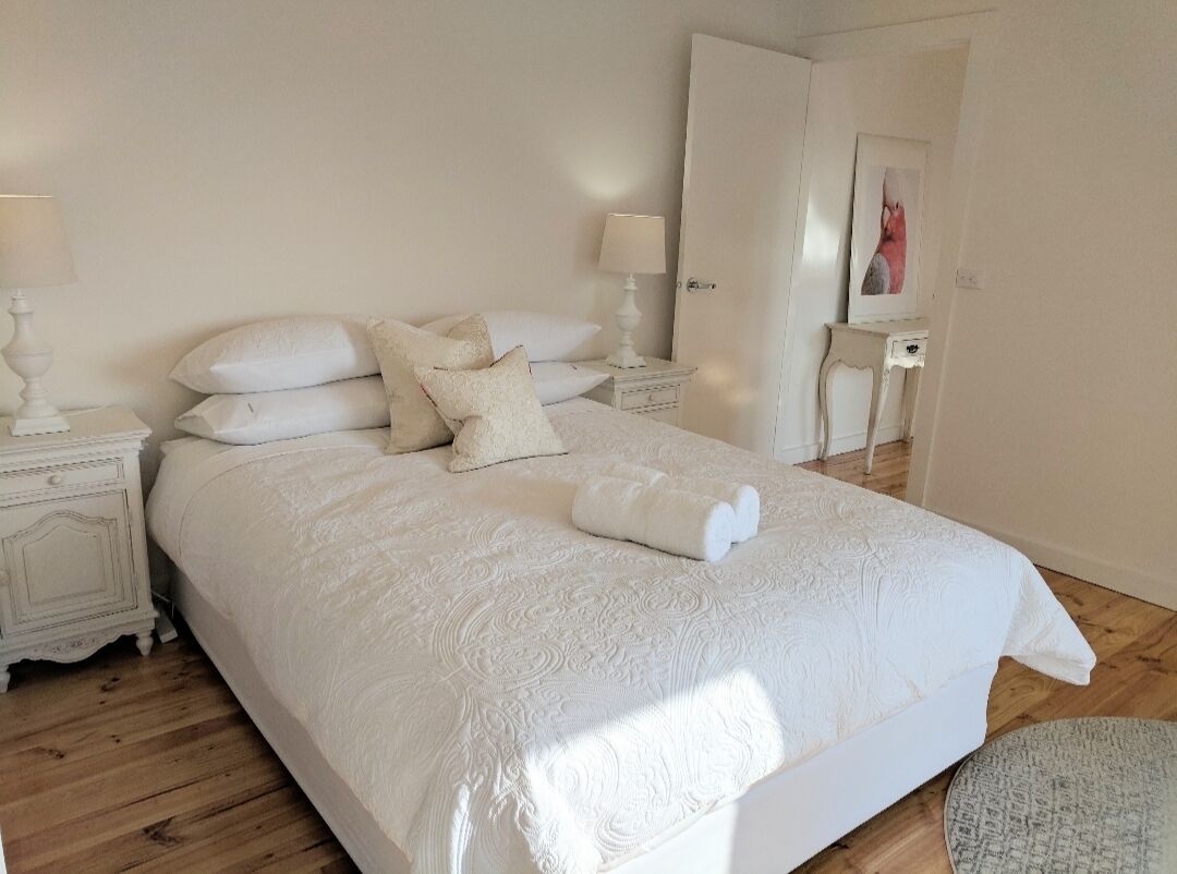 3 slaapkamers, een strijkplank/strijkijzer, reisbedje, gratis wifi