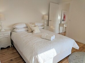 3 عدّة غرف نوم ومكواة/لوح كي وسرير سفر وواي فاي مجانًا