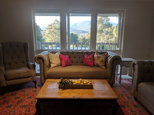 Kookaburra Cottage- views, wineries, sanctuary,