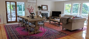 Kookaburra Cottage- views, wineries, sanctuary,