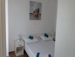 5 bedrooms, iron/ironing board, free WiFi, bed sheets