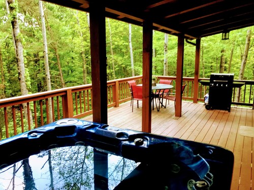Spacious Log Cabin with Hot Tub, Fire Pit, Large Decks & Wood Fireplace