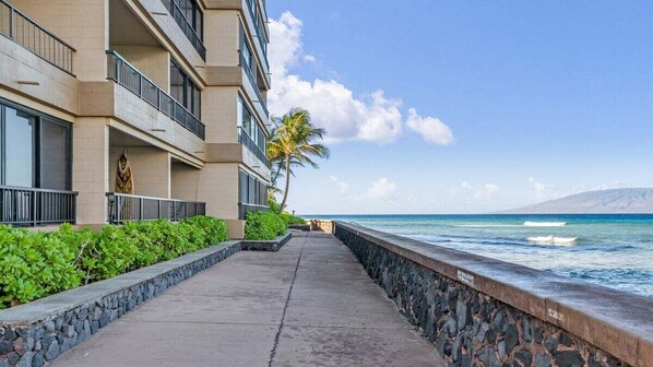 المنطقة المحيطة بالمنشأة