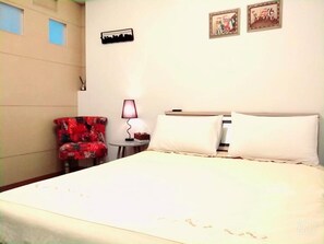 Economy Double Room | Rollaway beds, free WiFi - The Home of Traveller (Hualien City)