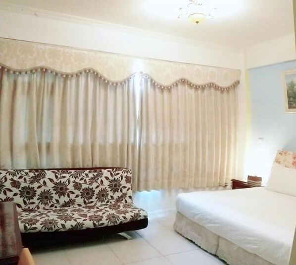 Classic Double Room | Rollaway beds, free WiFi - The Home of Traveller (Hualien City)