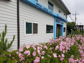 Exterior detail - Apple Farm Pension (Nonsan)