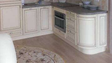 2 bedrooms, in-room safe, iron/ironing board, free WiFi