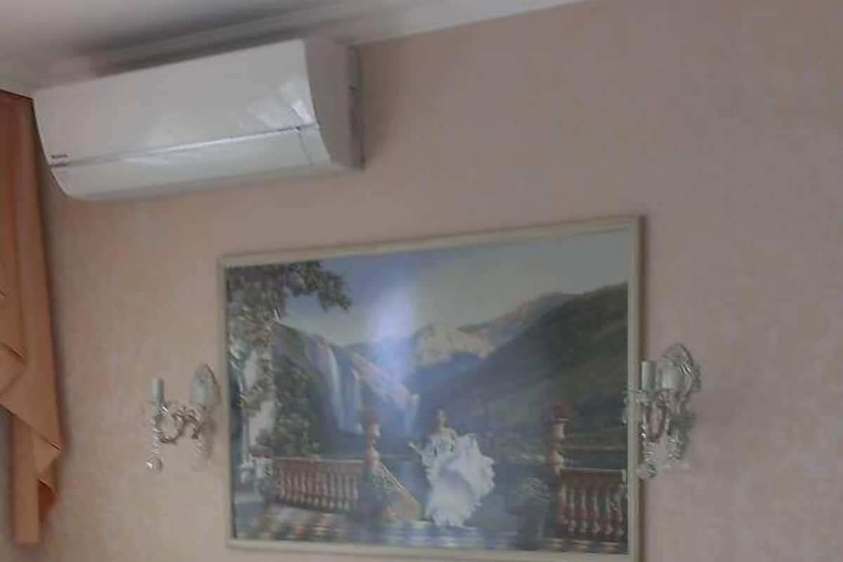 2 bedrooms, in-room safe, iron/ironing board, free WiFi