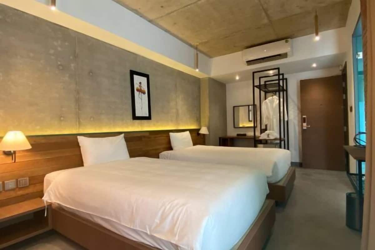 1 bedroom, minibar, desk, laptop workspace