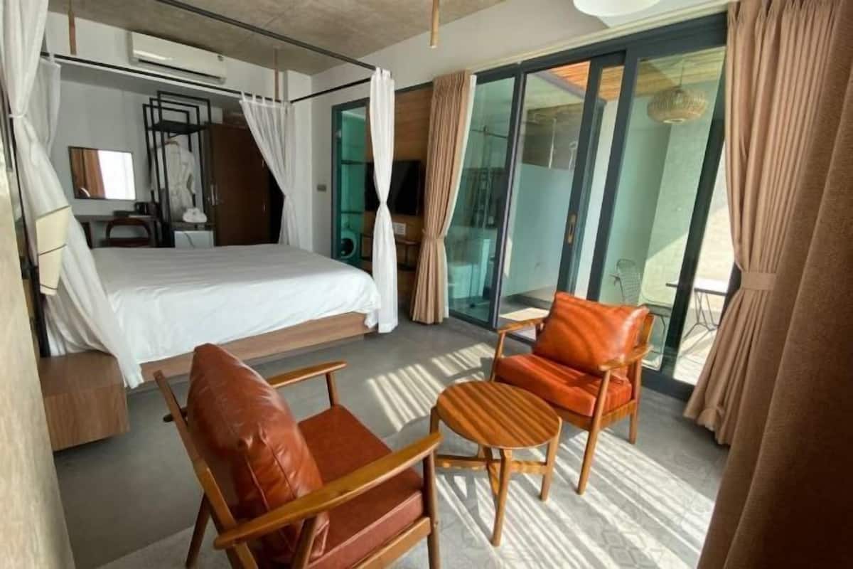 1 bedroom, minibar, desk, laptop workspace