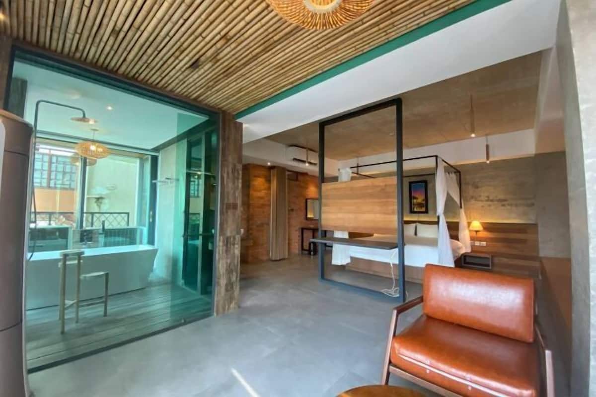 1 bedroom, minibar, desk, laptop workspace