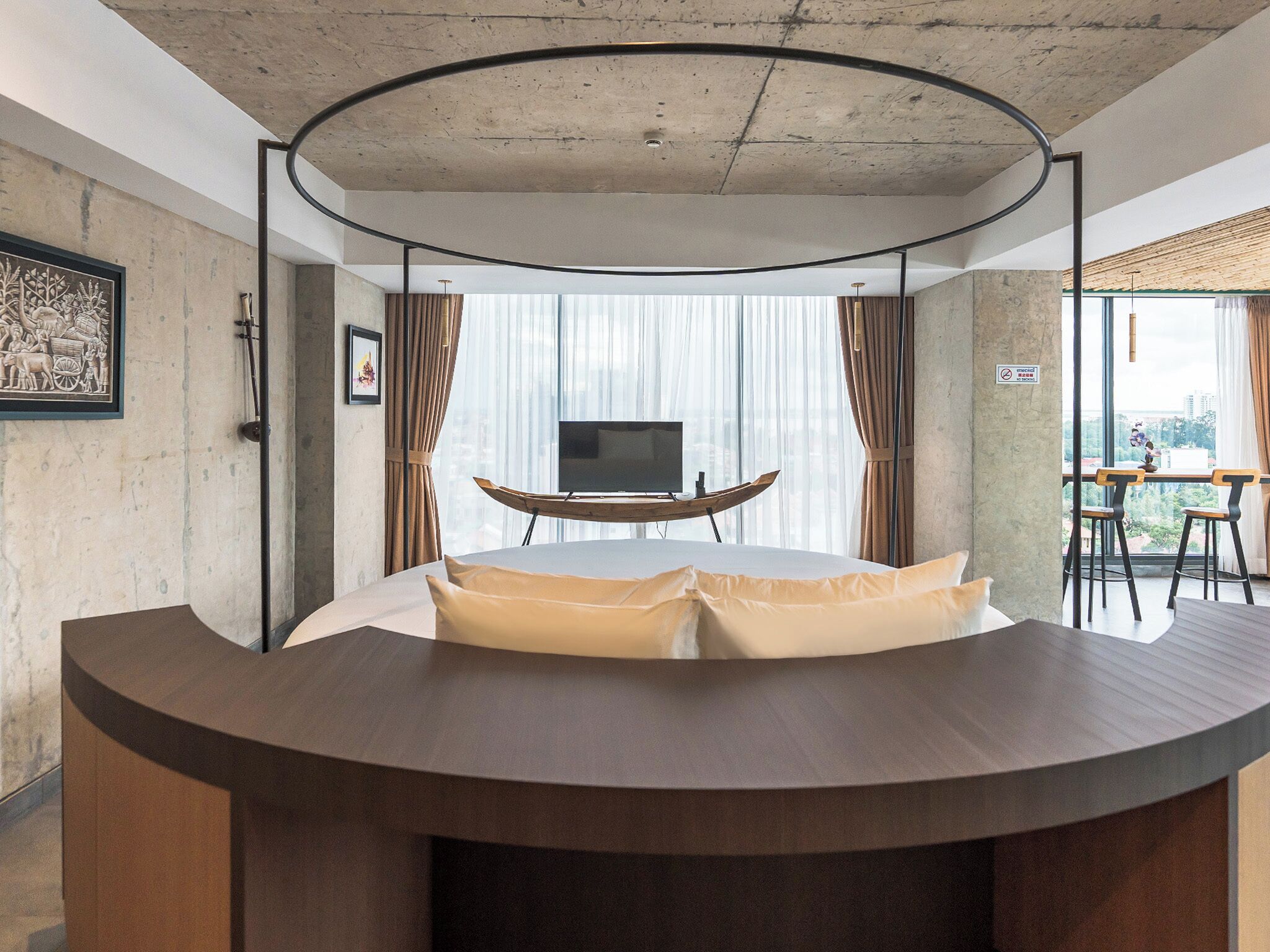 Deluxe Studio Suite | Minibar, desk, laptop workspace, free WiFi