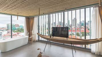 Superior Studio Suite | Minibar, desk, laptop workspace, free WiFi