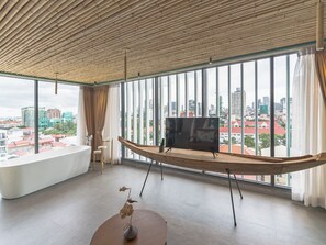 Superior Studio Suite | Minibar, desk, laptop workspace, free WiFi - CHECK inn Phnom Penh Royal Palace (Phnom Penh)