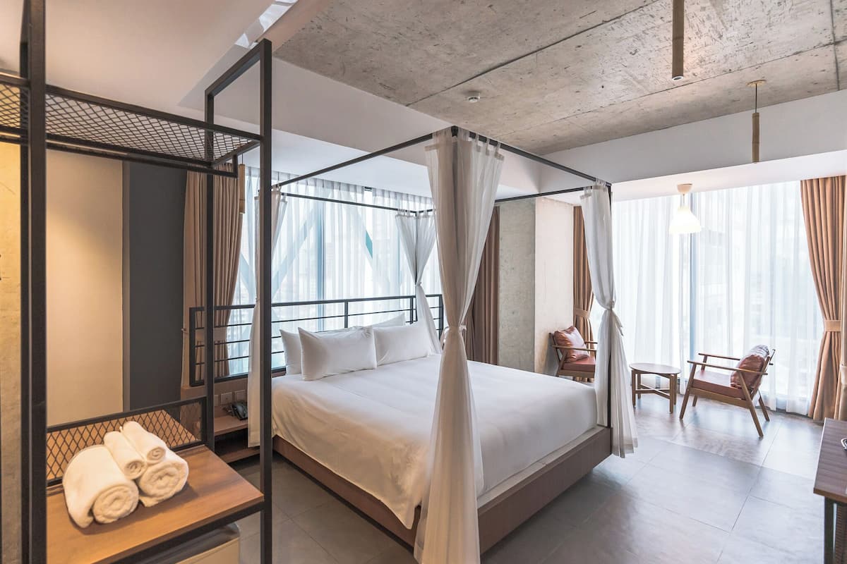 1 bedroom, minibar, desk, laptop workspace