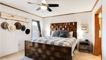 3 bedrooms, desk, iron/ironing board, free WiFi