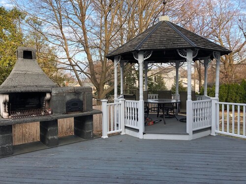 Hidden Gem Near Boston w/ 2 bedrooms and huge family and activity room space