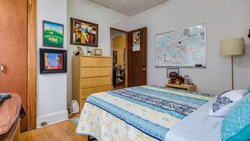 2 bedrooms, desk, iron/ironing board, travel crib