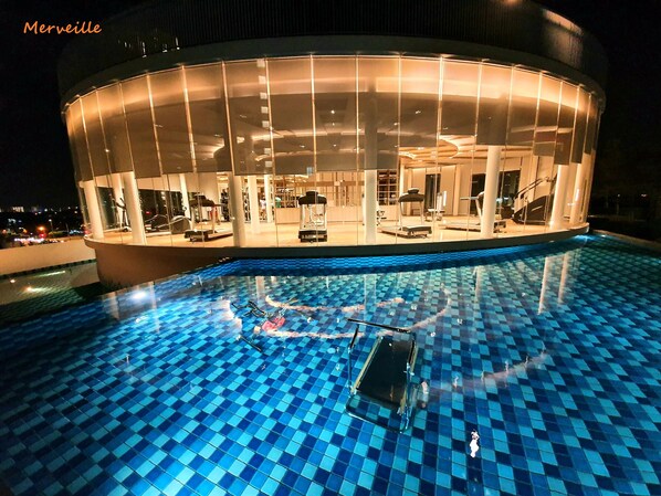 Outdoor pool - Luminari Premium Suite x Merveille at Butterworth (Butterworth)