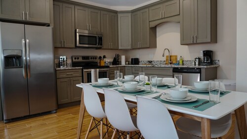 ♥ ️ ERITTÄINEN 2 BR LÄHELLÄ RANNALLA ♥ ️ | 5 minuutin kävelymatka + nukkuu 6