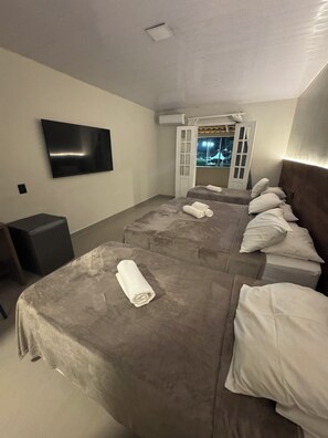 Minibar, blackout drapes, iron/ironing board, free WiFi - Hotel Pousada Villa Marina (Fortaleza)