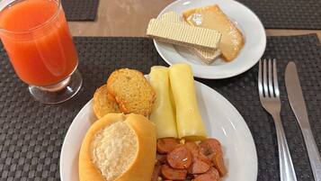 Free daily buffet breakfast