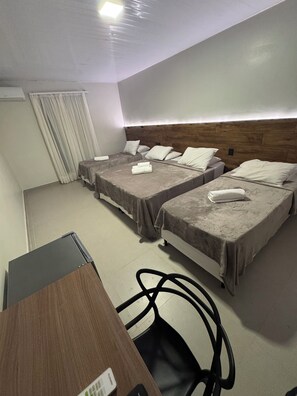 Minibar, blackout drapes, iron/ironing board, free WiFi - Hotel Pousada Villa Marina (Fortaleza)