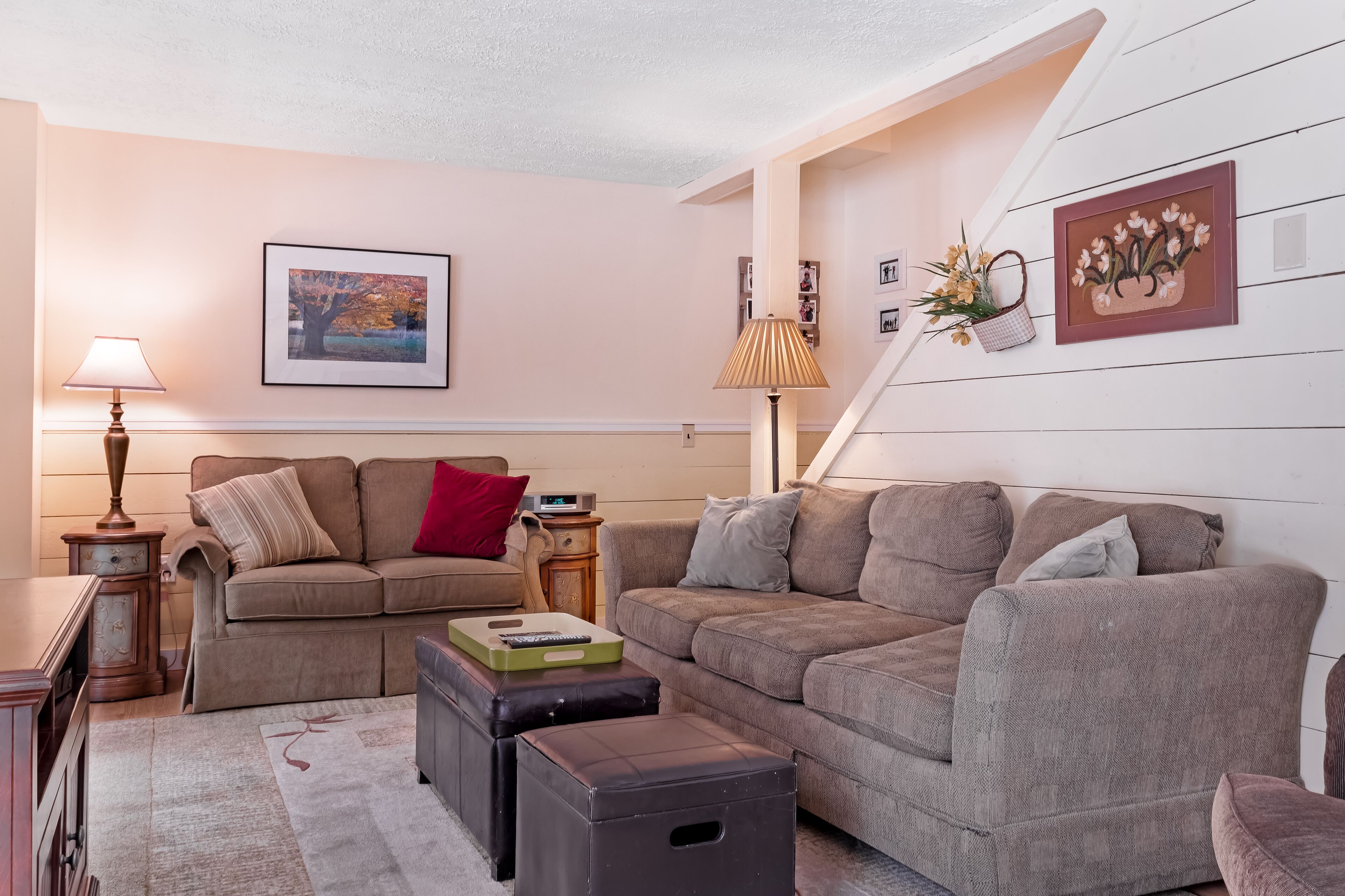 Cozy dog-friendly home w/ deck, fireplace, & forest views - very kid friendly
